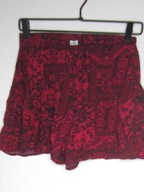 Hollister Red Boho Pattern Shorts - Size Small
